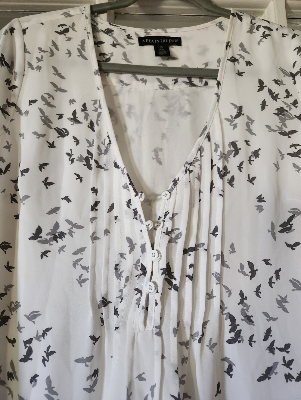 A Pea in the Pod Maternity XS White Black Bird Print Blouse Long Sleeve Pleated